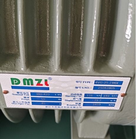 CE 인증 냉동 장치 매치 240m² 공랭식 응축기, 4개의 팬, 25HP 피스톤 압축기 응축 장치 가격