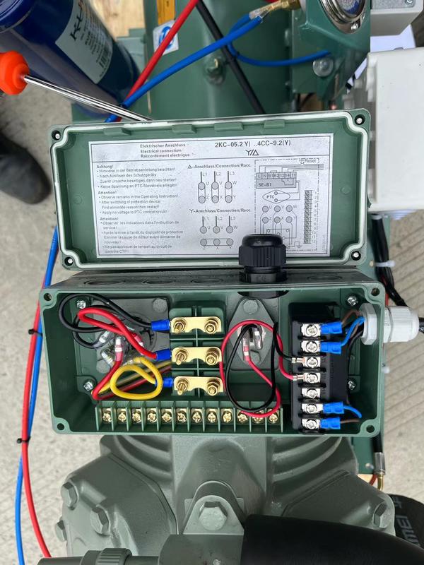 5HP 물 냉각 콘덴싱 유닛 껍질 및 튜브 냉동실 220V 3PH 60HZ의 바다 물 콘덴서